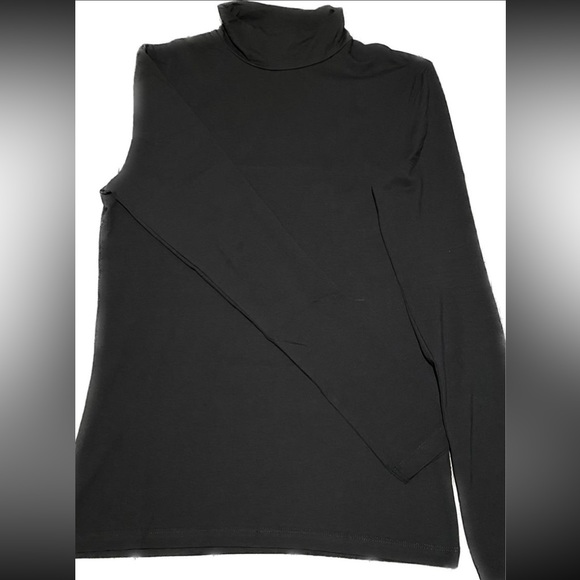 Turtleneck sweater
-Size M
-Asos Design
-Muscle Fit
-Soft & Stretchy
-95% Cotton - Picture 2 of 2